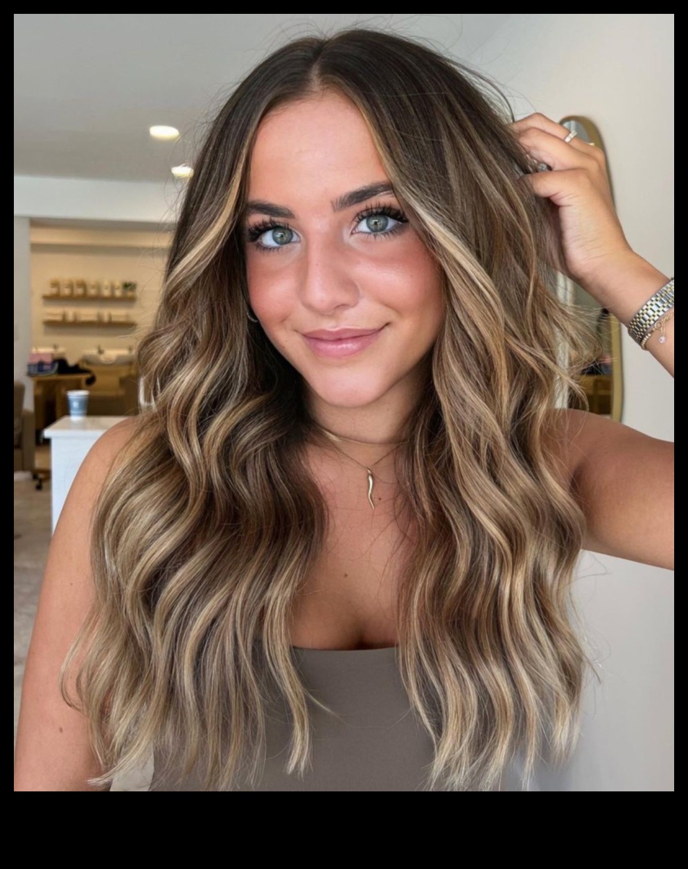 Skrejceļam gatavas drosmīgas un brunetes frizūras, lai izteiktu paziņojumu 8 Gatavs skrejceļš: modernas brunešu frizūras