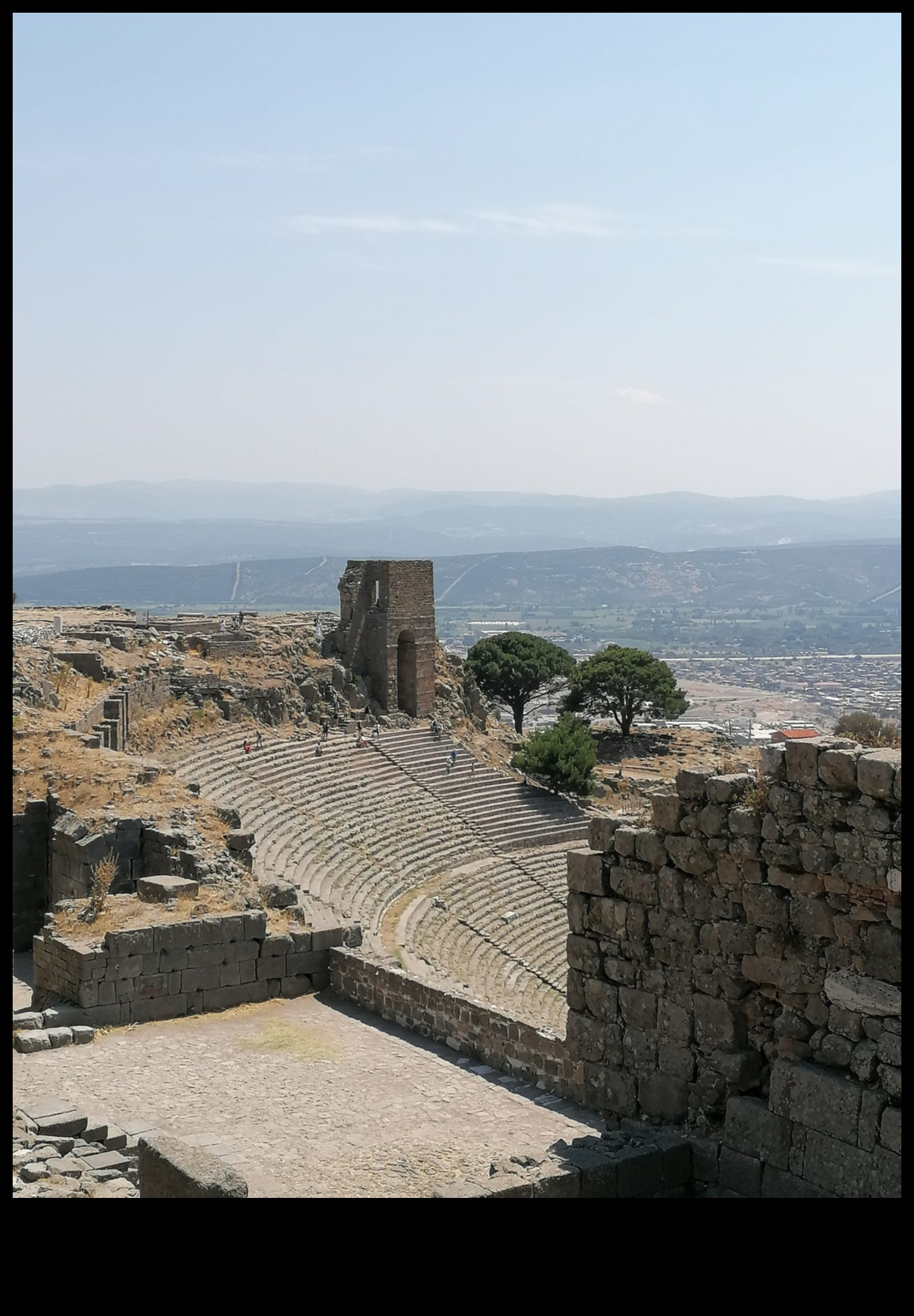 Gudrības čuksti: atbalsis no kultūras vietu sienām