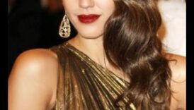 Glamour viļņi: sarkanā paklāja iedvesmoti stili viļņainiem matiem