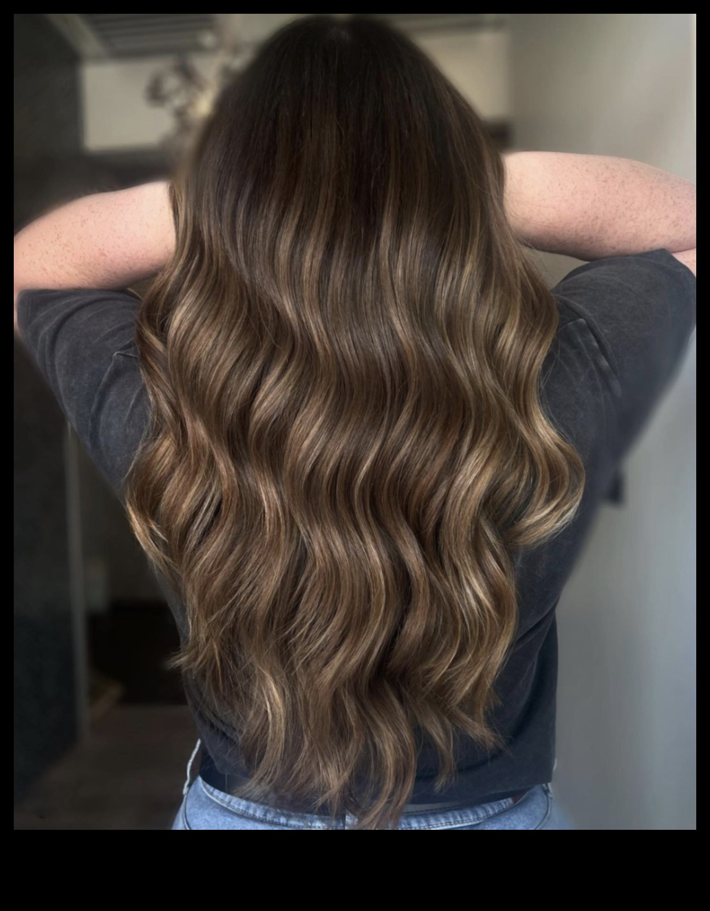 Slēptie akcenti: smalki pieskārieni, lai uzlabotu jūsu brunetes izskatu