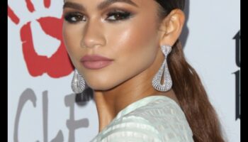 Sarkanā paklāja sarkanās krāsas: krāšņu slavenību frizūru skate