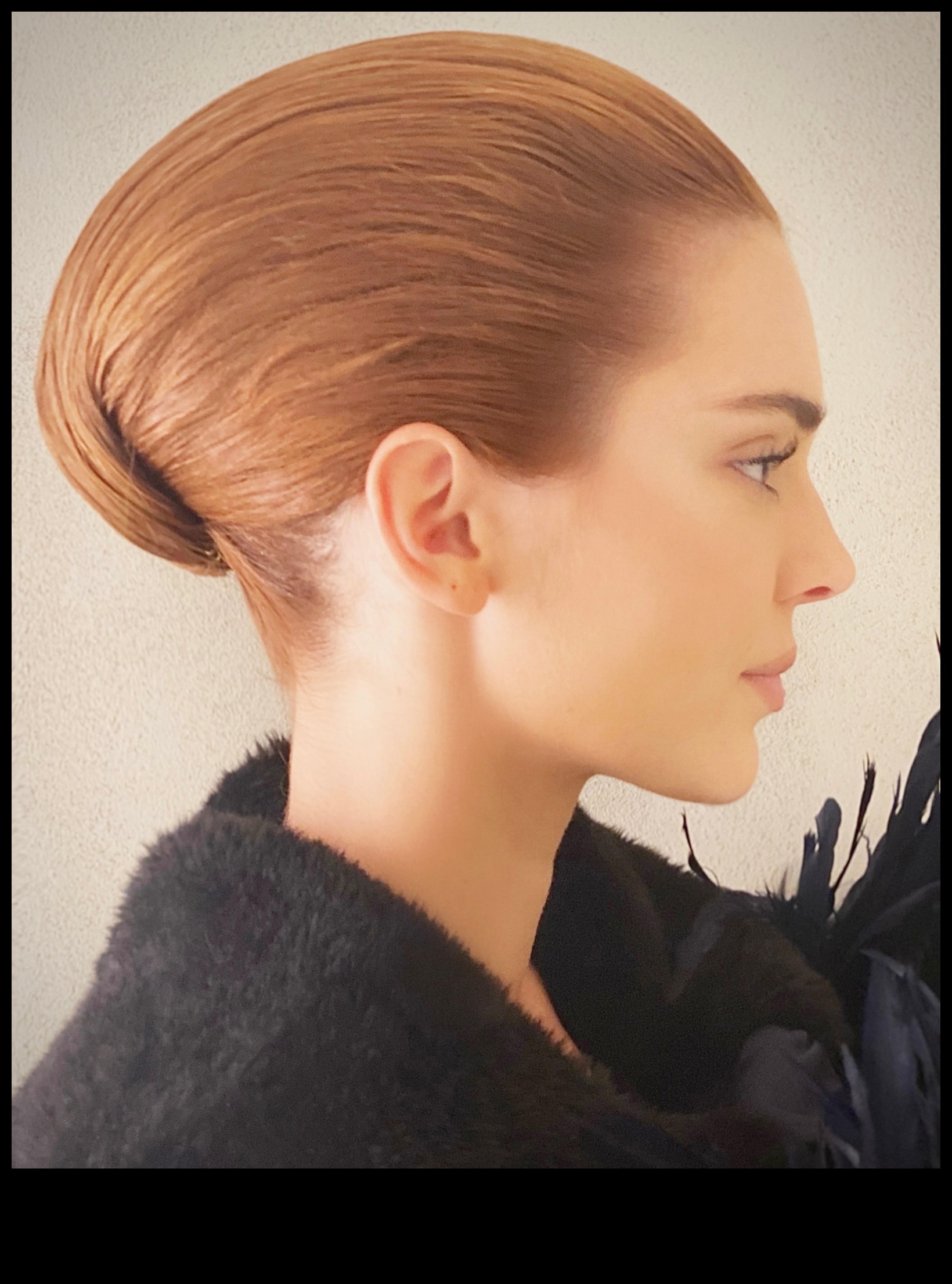 No jauna definēts skrejceļš: sarkanas un kastaņbrūnas frizūras augstās modes paziņojumiem