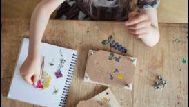 Ziedu spēja Izgatavojiet savu ziedu presi gar malu jauniešiem 6 Bērnu puķu prese: Botānisko šedevru veidošana